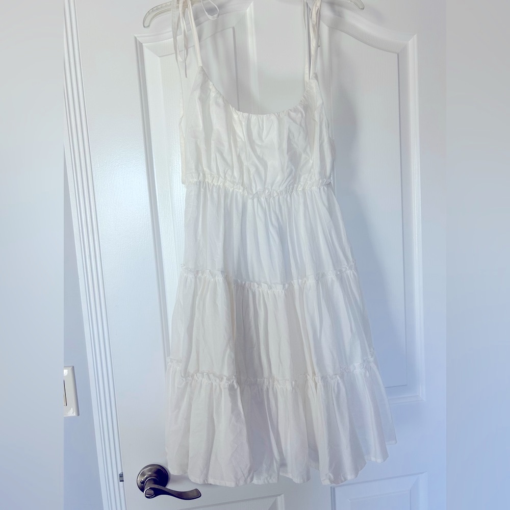 NWT Miss Ord White Sleeveless Tiered Dress. Size Medium